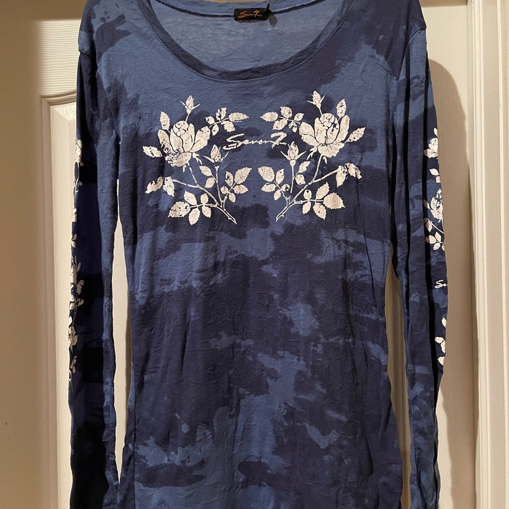 Long sleeve t-shirt